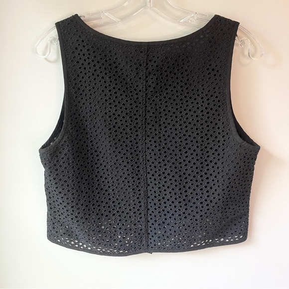 Everlane Black Eyelet Button Front Crop Sleeveless Top - Picture 3 of 6